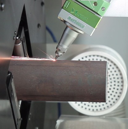 Лазерный труборез LX62TE режет квадратную трубу из нержавеющей стали. Круглая оцинкованная труба из нержавеющей стали.